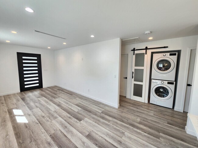 Foto del edificio - 18635 Community St