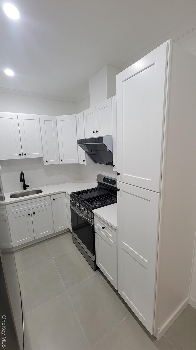 Foto del edificio - 60-24 Wetherole St