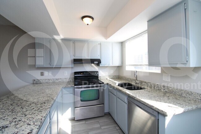 Building Photo - 227 W Taro Ln