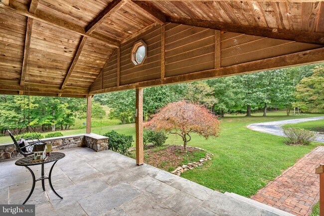 Foto del edificio - 422 Duke Ln