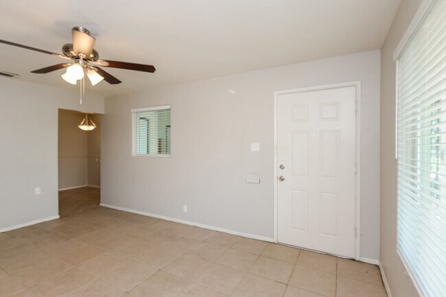 Building Photo - 426 S Hobson Unit B