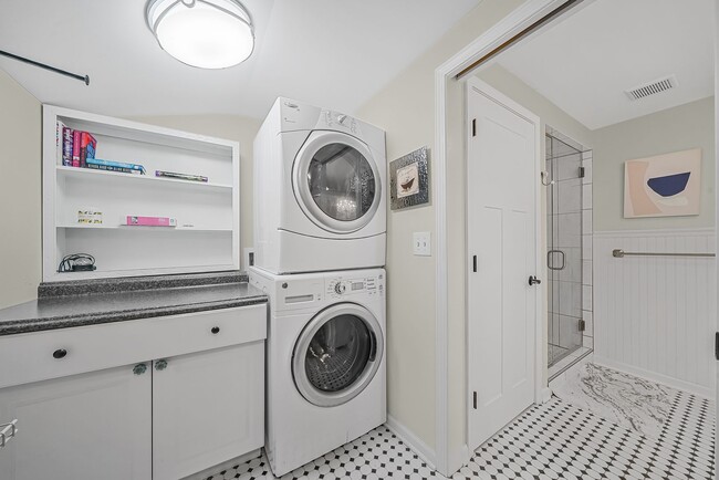 Building Photo - Summer Getaway- Fully Furnished!