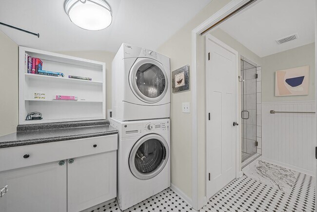 Foto del edificio - Summer Getaway- Fully Furnished!