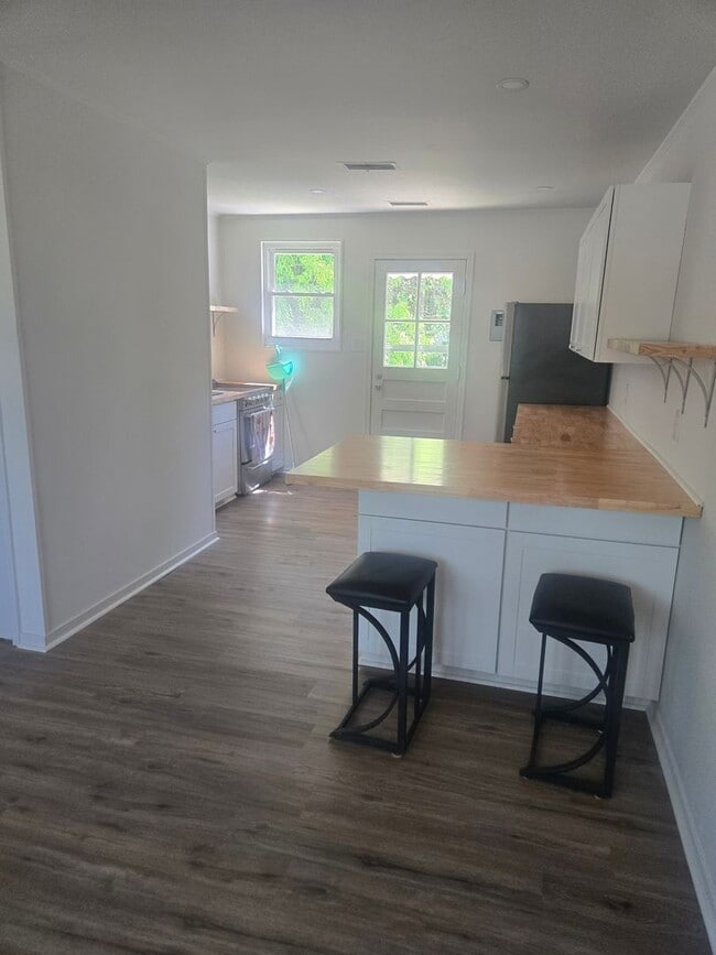 Foto del edificio - Charming Sunset Hills Condo