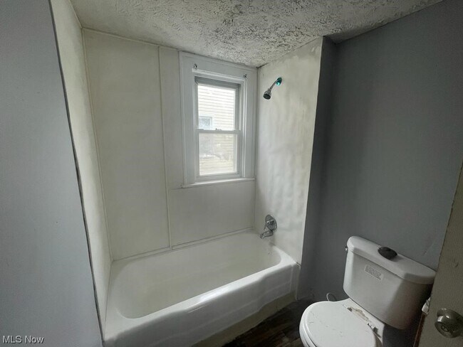Building Photo - 3790 E 146th St