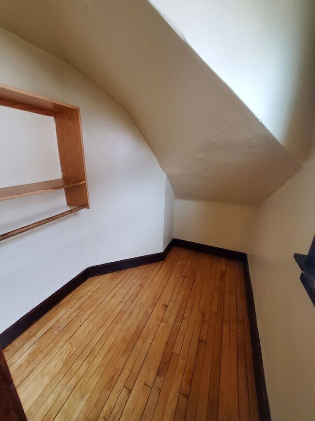 Building Photo - 3162-3164 N Richards St - Duplex
