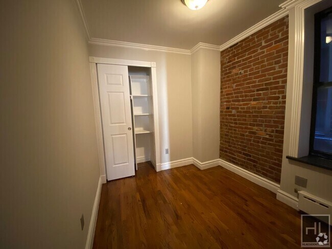 Building Photo - Sun-Filled Nolita 1-Bedroom with Classic C...