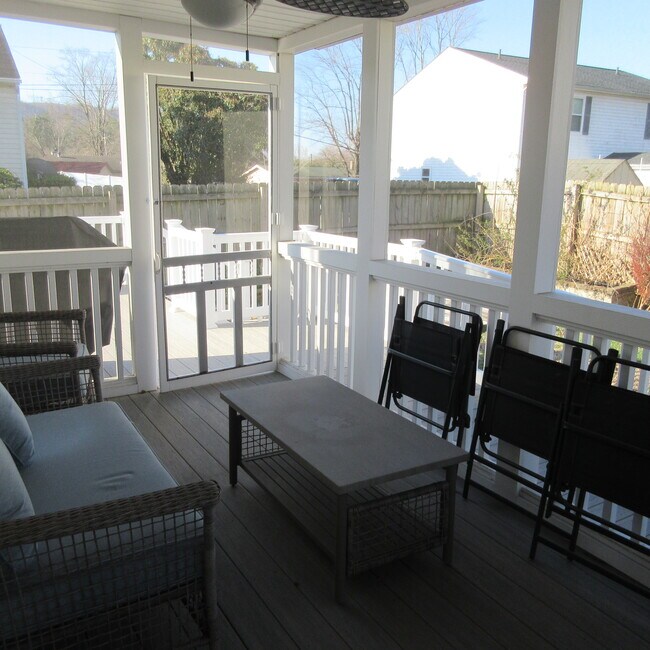 screened porch - 1032 Linden Ave
