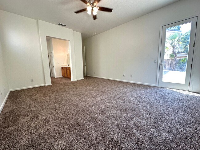 Foto del edificio - 3545 Laguna Ct
