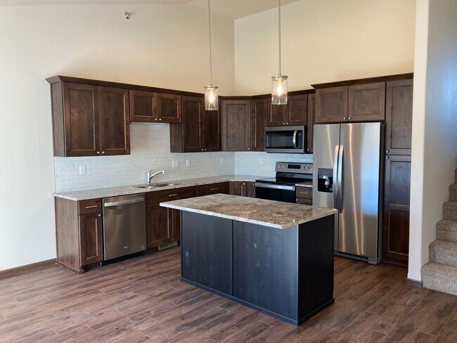 Building Photo - 3 Bed 3 Bath Townhome