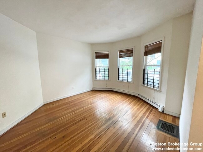 Building Photo - 7 Iroquois St