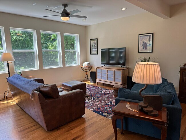Building Photo - West AVL - Contemporary Beauty Minutes fro...