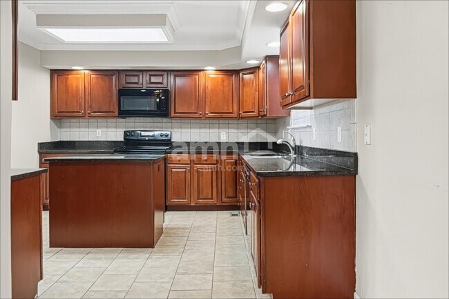 Foto del edificio - 1356 Pershing Hill Ln