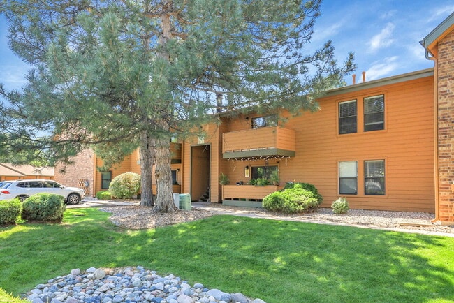 Building Photo - $1,995 - 2 Bed, 2 Bath Condo in Lakewood w...