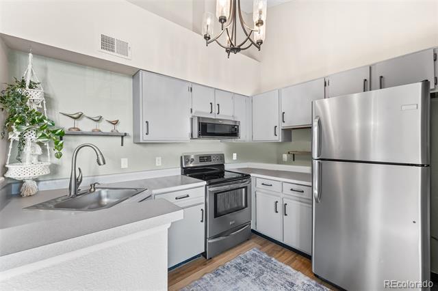 Foto del edificio - 4760 S Wadsworth Blvd