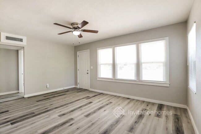 Building Photo - 34 W Tamarisk St