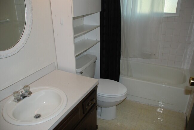 Foto del edificio - 3614 W 17th Pl
