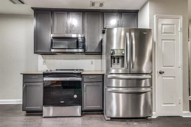 Foto del edificio - 2113 Spring Mills Rd