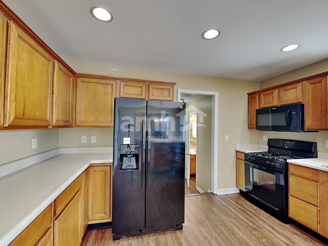 Building Photo - 10213 Waterford Ct