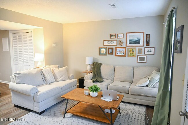 Foto del edificio - 102-124 Asbury Way