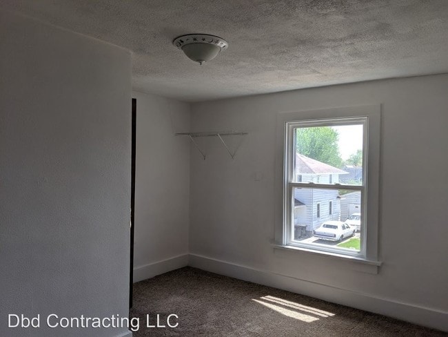 Building Photo - 3 br, 1 bath House - 1031 Shore Dr.