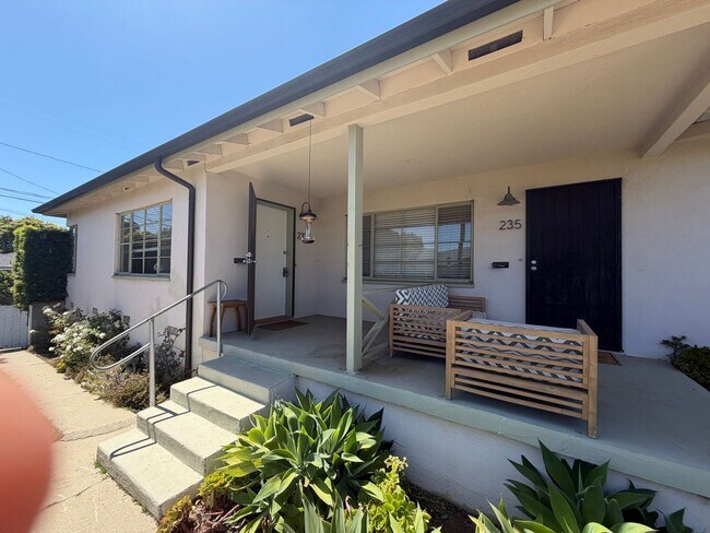 Foto del edificio - 235-237 Lynn Drive