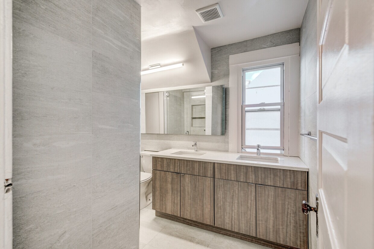Building Photo - 702 Tappan Ave