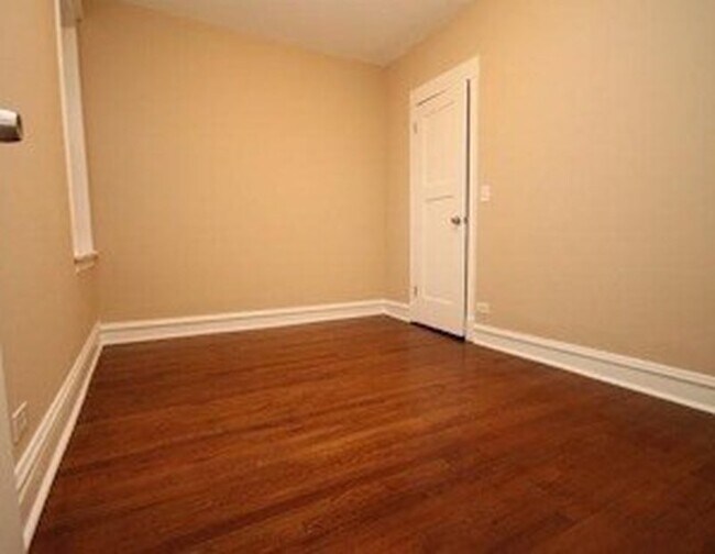 Foto del edificio - 3156 W Diversey Ave