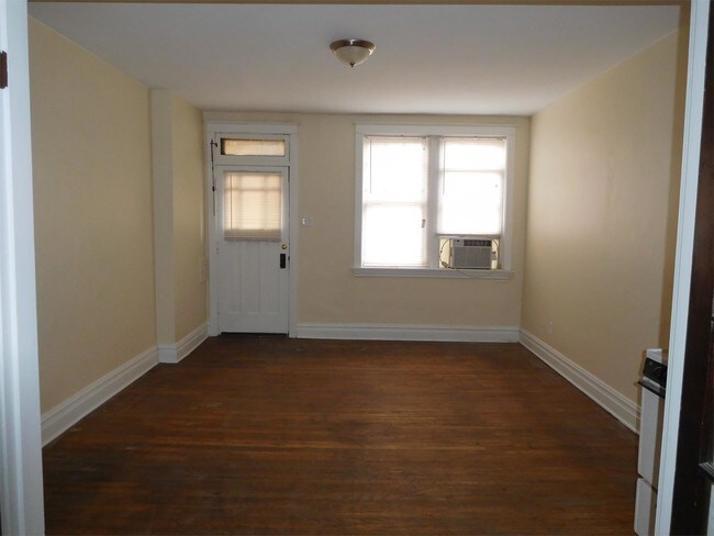 Building Photo - 3700 Bates St