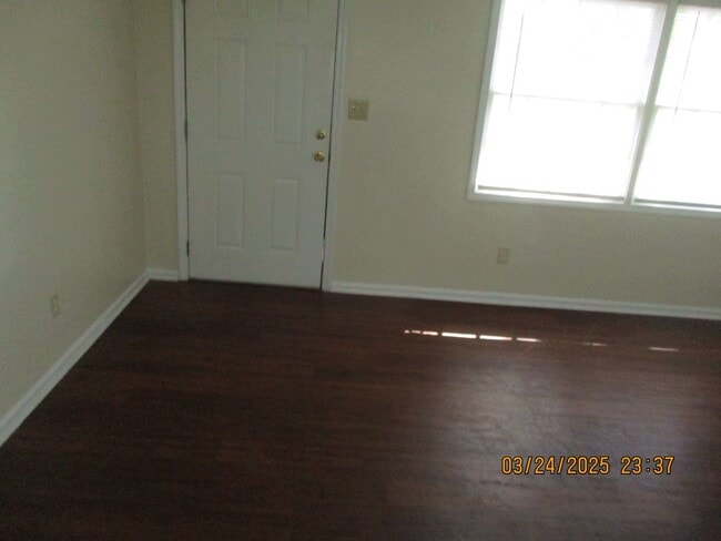 Building Photo - 612-A S Maple St