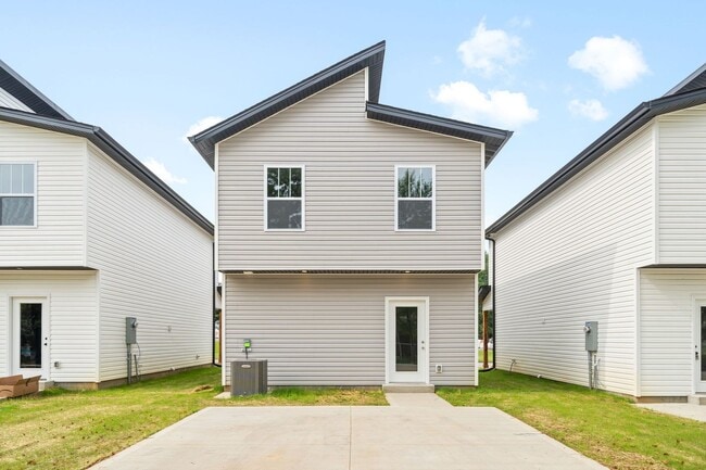 Building Photo - Nashville-Style Single Family Homes in Clarksville!