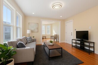 Building Photo - 1402 8th St