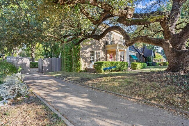 Building Photo - 2909 Sanger Ave
