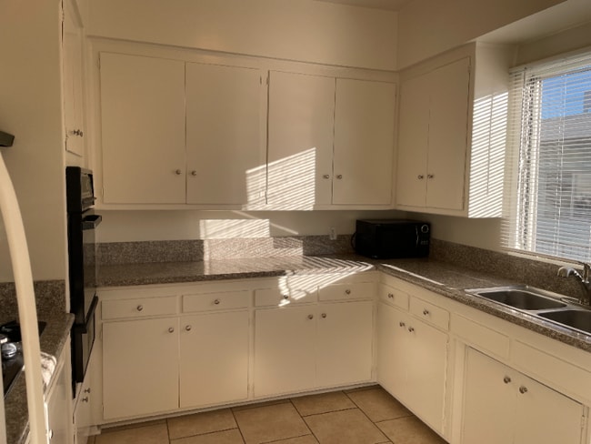 Foto del edificio - 1122 S Clark Dr