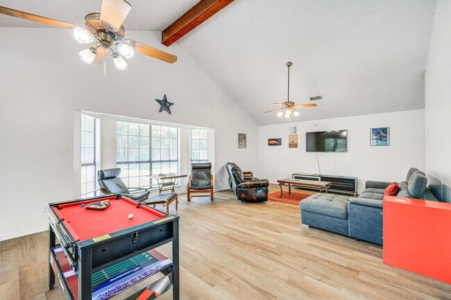 Foto del edificio - 5 Bedroom Single Family Home in San Antonio