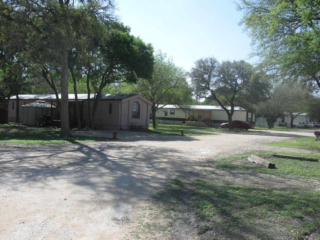 Primary Photo - Majestic Oaks Manor