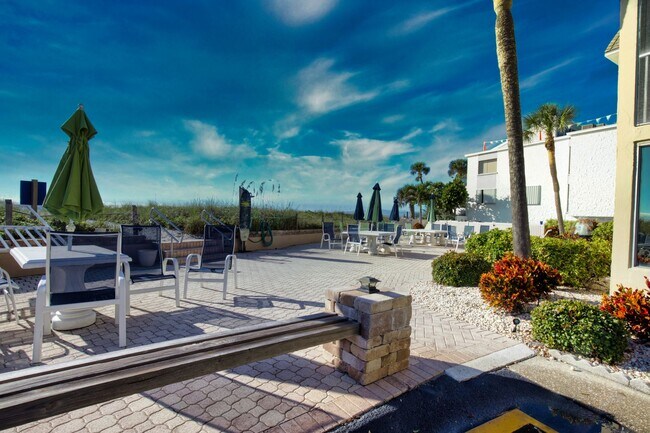 Foto del edificio - Venice Island Beach Condominium with Gulf ...