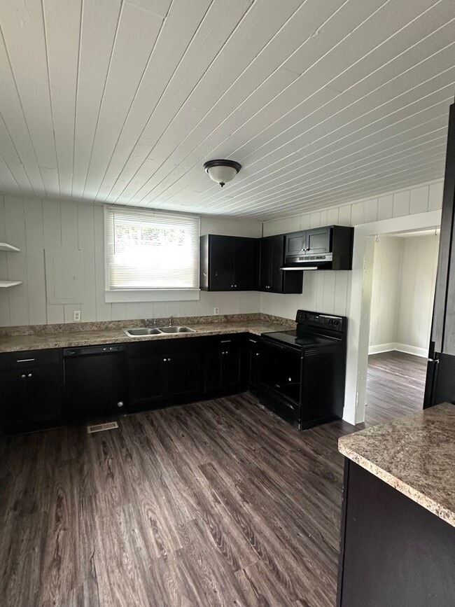 Photo - Charming Home in Downtown Flowery Branch!