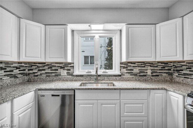 Building Photo - 17916 Chagrin Blvd