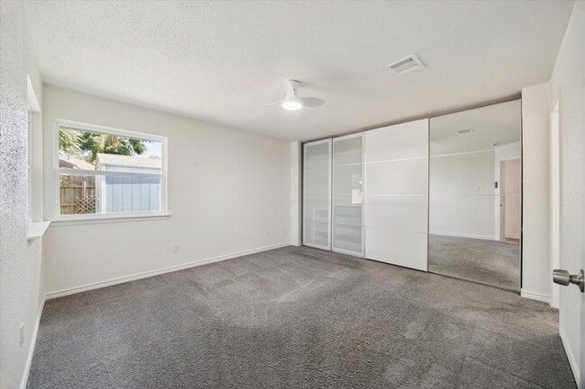 Building Photo - 9327 Crescent Moon Dr