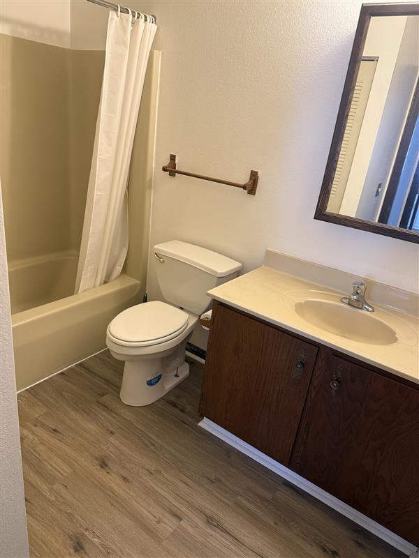 Building Photo - Pinecrest Manor