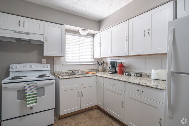 2BR, 1BA - 850SF - Riverbend
