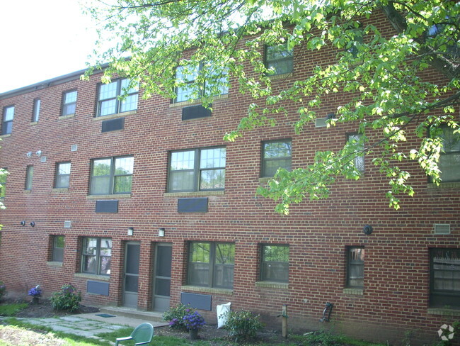 Building Photo - Arlington Courthouse Apartments