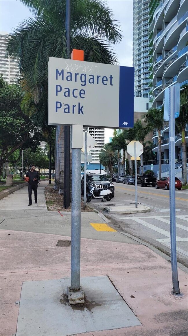 Foto del edificio - 1750 N Bayshore Dr