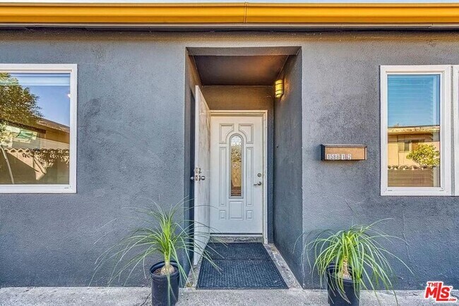 Foto del edificio - 1588 1/2 W 36th St