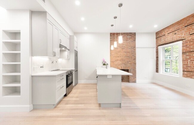 Building Photo - Gramercy Park Townhouse - Brand New 2 Bedroom
