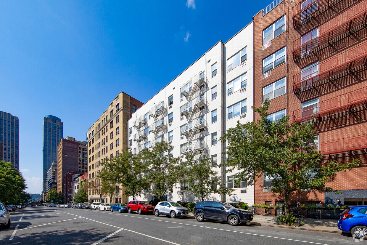 235 W 70th St, New York, NY 10023 Apartments in New York, NY