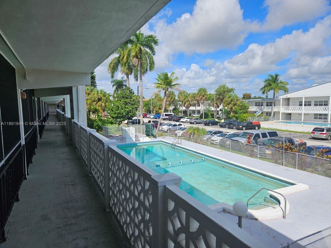Foto principal - 1450 NE 170th St