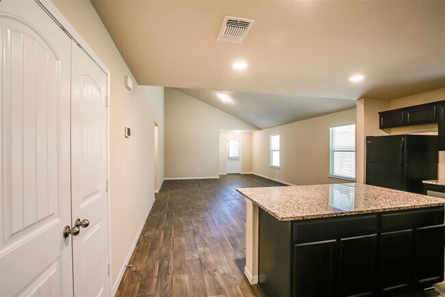 Building Photo - 15008 Custis Ln