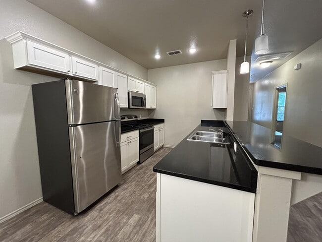 Building Photo - 2134 10th St